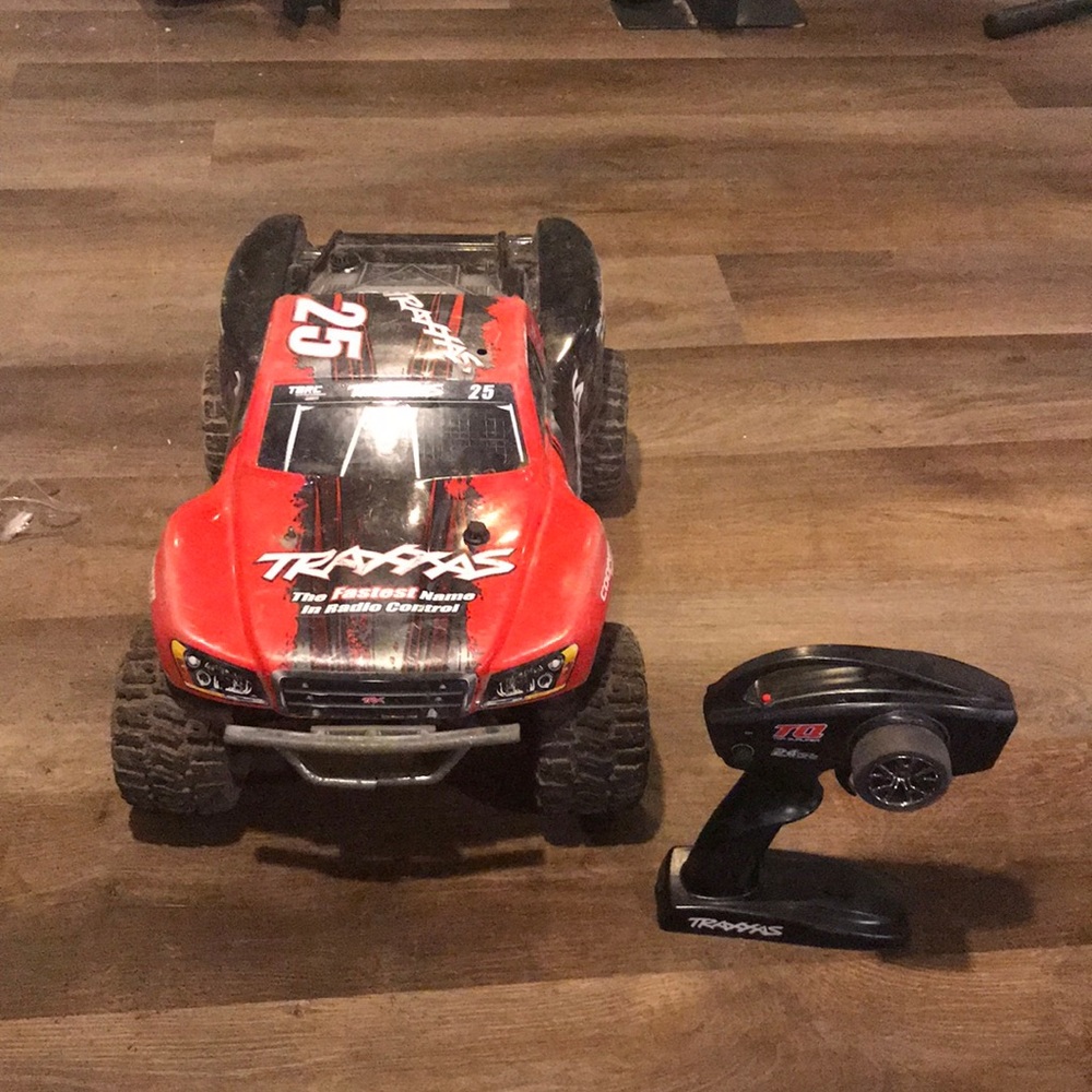 Traxxas Remote control off roadsing truck